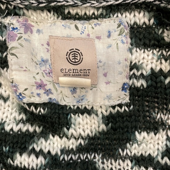 Cardigan Element - Picture 2 of 2